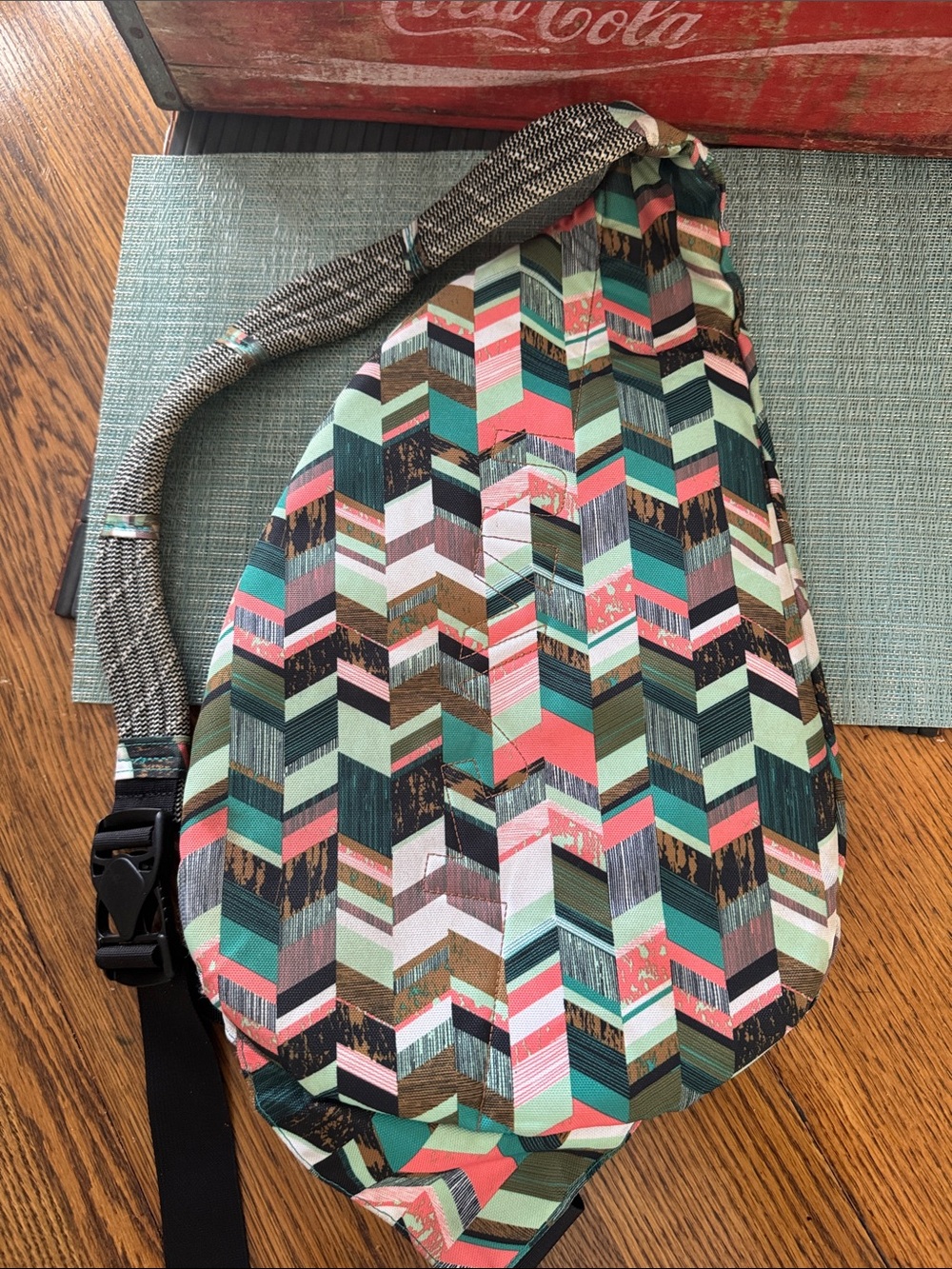 KAVU Rope Sling Bag Chevron Geometric ‎ Outdoor Backpack - Picture 2 of 7